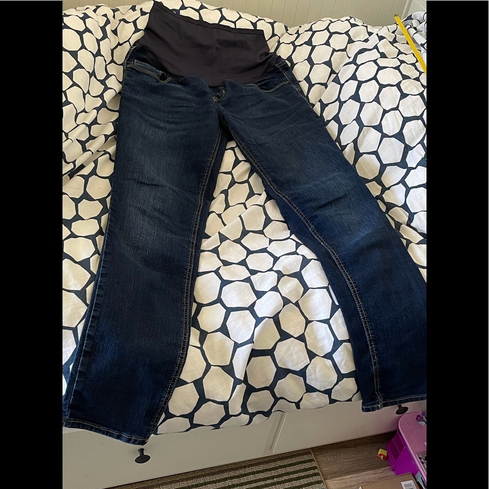 🌈 3/$40 Old Navy Maternity jeans s8 regular fit